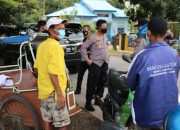 Melintasi Pangkalan Becak, Kapolres Takalar AKBP Sempatkan Beri Masker dan Santunan