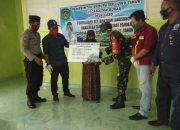 Babinsa Koramil Wotu Dampingi Pemdes Laro Luwu Timur Salurkan BLT DD