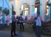 Lakukan Pengamanan Sholat Idul Fitri, Bhabinkamtibmas Polsek Marbo Ingatkan Protokol Covid-19