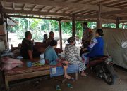 Sampaikan Himbauan, Bhabinkamtibmas Kelurahan Mangadu Sambangi Rumah Warga