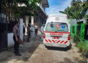 Bhabinkamtibmas Kelurahan Pattallassang Dampingi TGC Takalar Jemput Pasien Positif Covid-19