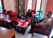 Pererat Silaturahmi, Bhabinkamtibmas Pulau Maccini Baji Sambang ke Rumah Kepala Desa