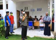 Bupati Lutim Pantau Langsung Penyaluran BST di Kecamatan Burau