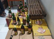 Satresnarkoba Polres Takalar Amankan Puluhan Botol Miras di Polut