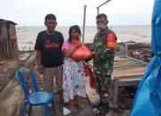 Babinsa Serahkan Zakat Fitrah ke Warganya Yang Kurang Mampu