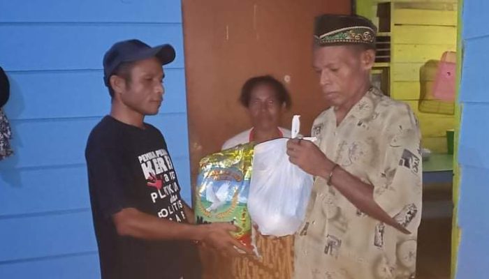 Alumni SMA Pulau Gebe Angkatan 2003 Salurkan Sembako dan Masker