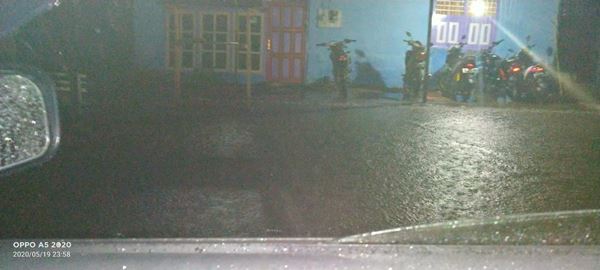 Hujan Deras Sambut Malam Laitul Qadar, Seribu Obor Yang di Bakar Padam Total