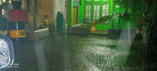 Hujan Deras Sambut Malam Laitul Qadar, Seribu Obor Yang di Bakar Padam Total