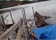 Diduga Langgar Kesepakatan, Tongkang Tabrak Dermaga Dan Rumah Warga Siap Dipolisikan