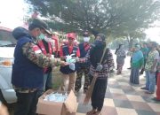 PMI Peduli, Wabup Takalar Bagikan 250 Masker dan Handsinitizer ke Petugas Kebersihan