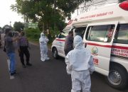 Personil Polsek Galut Dampingi Tim Gugus Tugas Jemput Pasien Positif Covid-19 di Galut