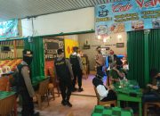 Patroli Penerapan Protokol Cegah Covid-19, Berikan Teguran Humanis Kepada Pemilik Warkop Dan Cafe