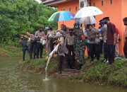Dukung Ketahanan Pangan, Kapolres Takalar Tebar Bibit Ikan Nila Hingga ke Pelosok Desa