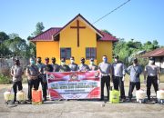 Bakti Sosial Sambut Hari Bhayangkara ke 74, Polres Sekadau Bersihkan Tempat Pemakaman Umum