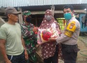 Bhabinkamtibmas Kelurahan Bontokadatto Salurkan Bantuan Beras Kepada Warganya Yang Kurang Mampu