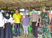 Pstikan Tepat Sasaran, Babinsa Koramil 1403-13 Wotu Dampingi Penyaluran BLT DD di Desa Rinjani Lutim