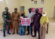 Babinsa Koramil 1403-13 Wotu Kawal Penyaluran BST Kemensos RI Tahap III di Desa Cendana Hijau