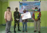 Kopda Sapri, Babinsa Koramil 1403-13 Wotu Kawal Penyaluran BLT DD Tahap II dan III di Desa Laro Lutim