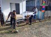 Bhabinkamtibmas Desa Banyuanyara Hadir Dalam Kerja Bakti di Desa Binaan