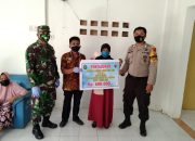 Bersama Babinsa, Bhabinkamtibmas Desa Bentang Awasi Penyaluran BLT Tahap II