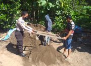 Peduli, Bhabinkamtibmas Polsek Pattallassang Bantu Warga Bangun Rumah