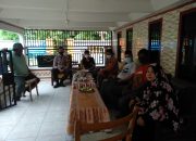 Jalin Sinergitas, Bhabinkamtibmas Bersama Lurah Canrego Sambangi Warga Binaannya