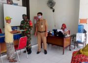 Babinsa Koramil 1403-13 Wotu Dampingi Penyeraha Sertifikat Prona di Desa Bone Pute Lutim