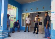 Sampaikan Pesan Kamtibmas, Bhabinkamtibmas Desa Banyuanyara Sambangi Kantor Desa