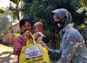 Bagi Paket Sembako, Bhayangkari Cabang Takalar Sasar Ibu Rumah Tangga