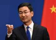 China mengatakan, memaksa perusahaan China keluar dari bursa AS akan membahayakan AS