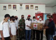 Wabup Takalar Serahkan Paket PHBS Penanggulangan Covid-19 ke PMI Polut