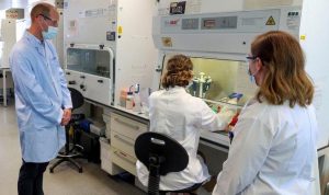 Ilmuwan Inggris memberikan pembaruan beragam tentang perkembangan vaksin COVID-19