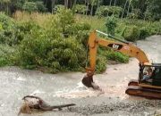 Antisipasi Banjir Susulan, PT FAS Kerahkan Alat Berat Normalisasi Sungai Matabas