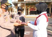 Raih Peringkat Dalam E-Manajemen Penyidikan, Kapolres Takalar Beri Penghargaan kepada Personel