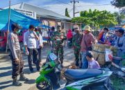 Bersama Babinsa dan Unsur Kesehatan, Bhabinkamtibmas Desa Bontomangape Sosialisasi Penerapan Tatanan Hidup Baru bagi Pengunjung Pasar