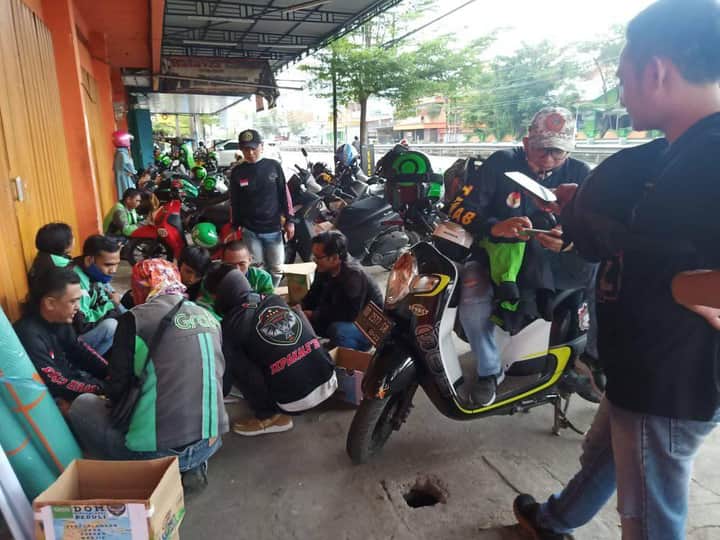 Driver Ojol Makassar Bekerjasama dengan Dewan Pimpinan Daerah Tim Khusus Anti Begal Menyalurkan Bantuan Banjir Bandang di Luwu Utara