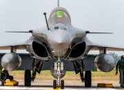 India mendapatkan jet tempur Prancis pertama di tengah sengketa perbatasan dengan China