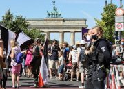 Ribuan protes di Berlin menentang pembatasan coronavirus