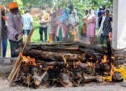 Polisi India menangkap lusinan penjual, setelah alkohol tercemar membunuh 69 orang