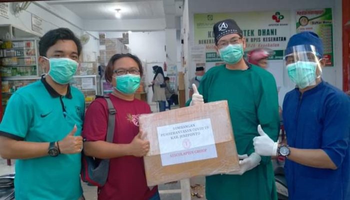 Aesculapius Makassar Kembali Serahkan Bantuan APD Kepada PDUI Jeneponto