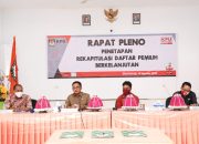 KPU Bantaeng Gelar Rapat Pleno DPB.  Bupati Bantaeng: Membangun kehidupan Demokrasi berangkat dari validasi Data