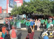 Wujud Kepedulian, Generasi Muda NU Takalar Bagikan Ribuan Masker ke Pengguna Jalan