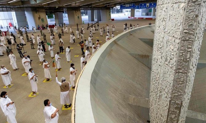 Jamaah Haji menyelesaikan Ritual Rajam di tengah pembatasan sosial