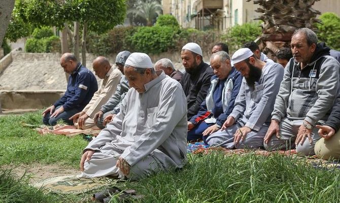 Setelah 5 Bulan pembatasan, Mesir akan segera mengizinkan jamaah sholat Jumat