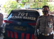 Sat Lantas Polres Sinjai Pasang Stiker Himbauan Protkes di Mobil Patwal