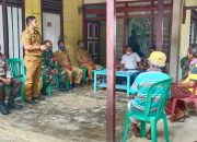 Camat Totikum Selatan Rangkaikan Sosialisasi Perbup Protokol Kesehatan Covid-19 Dengan Penyerahan BLT Di Desa Lobuton