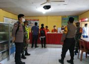 Babinsa Desa Bontolanra Bersama Babinsa Desa Bontokaddopepe Pantau Penyaluran BST