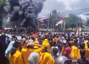 Kendari Bergejolak, Ribuan Massa Gelar Aksi di DPRD Sultra Tolak UU Ciptaker