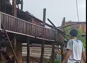 Breaking News : Angin Kencang Terjang Rumah Warga