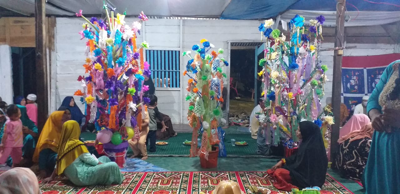 Peringati Maulud Nabi, Masyarakat Tudungano Lomba Bunga Male Tingkat Dusun